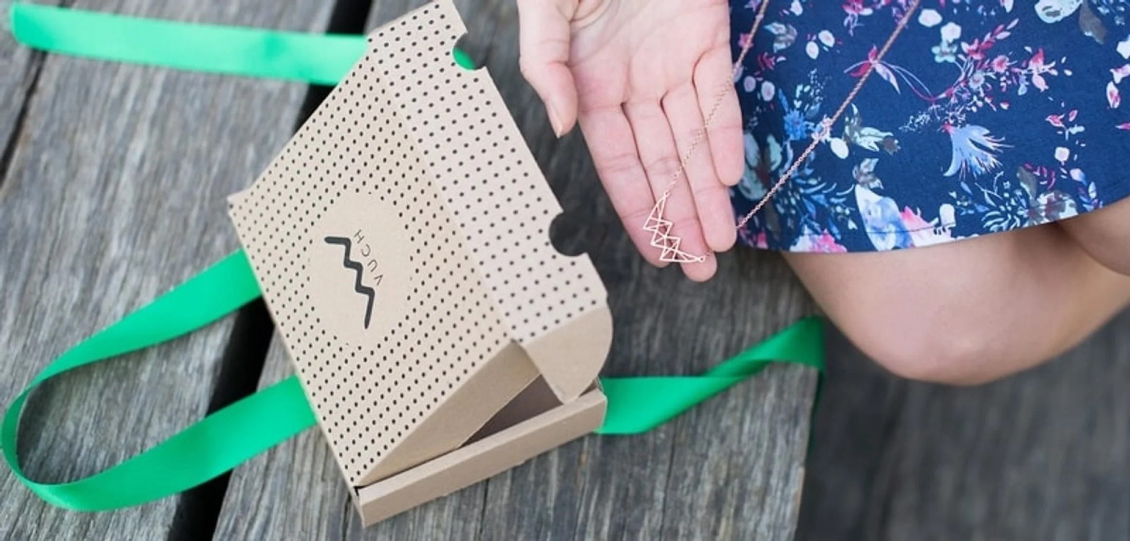Blýskni se s Geometric Collection kup jeden šperk a druhý ti dáme Zdarma!