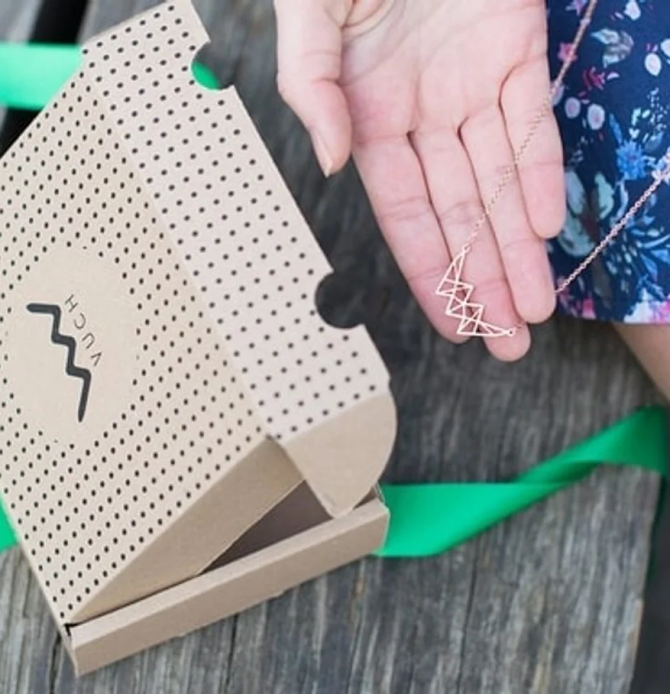 Blýskni se s Geometric Collection kup jeden šperk a druhý ti dáme Zdarma!